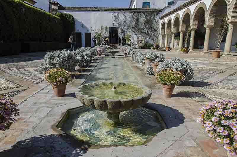 Córdoba 246 - palacio de Viana - patio de las Columnas.jpg